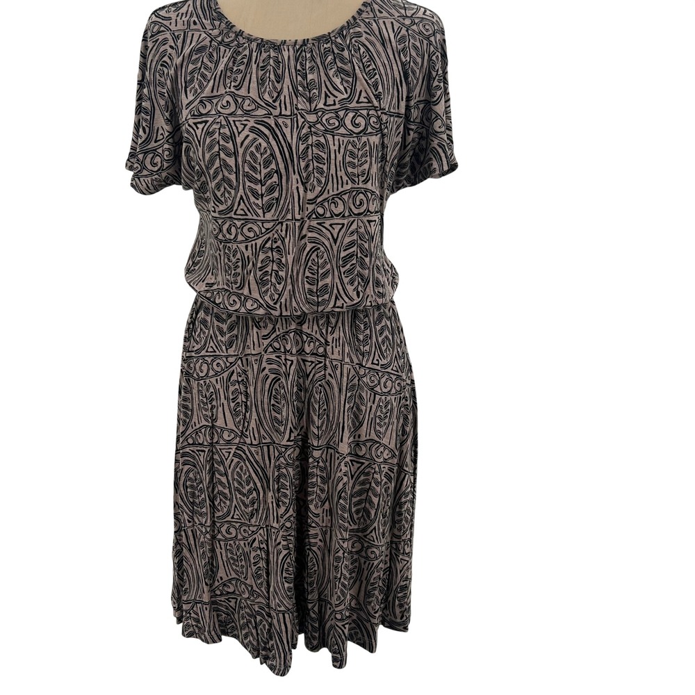 Tribal Leaf Print Blouson Dress Mauve Black Short Sleeve Keyhole Back A0223